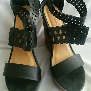 Black wedges